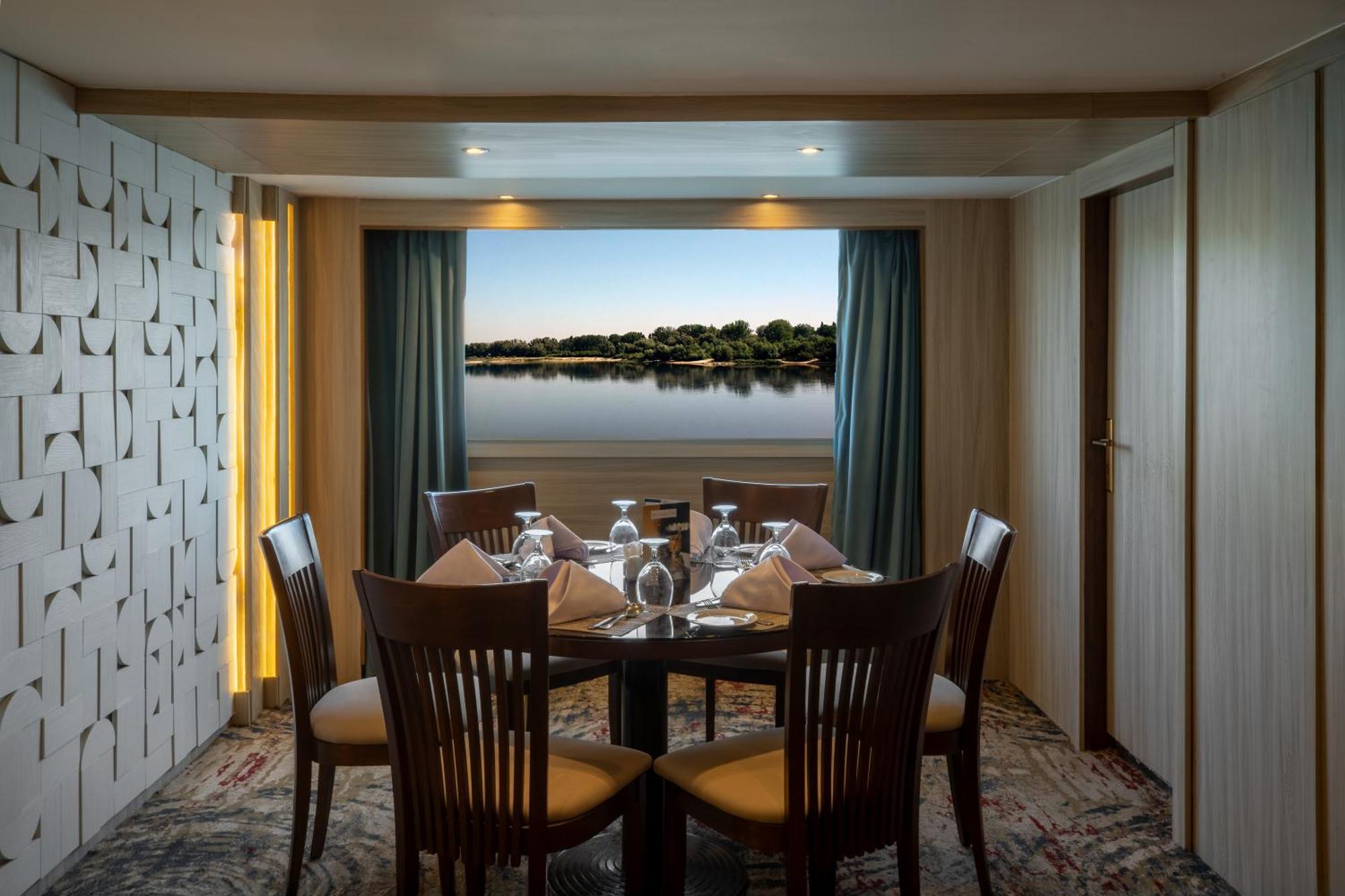 Renaissance Nile Cruise - Every Saturday From Luxor To Aswan For 4 Nights , And Every Wednesday From Aswan To Luxor For 3 Nights المظهر الخارجي الصورة