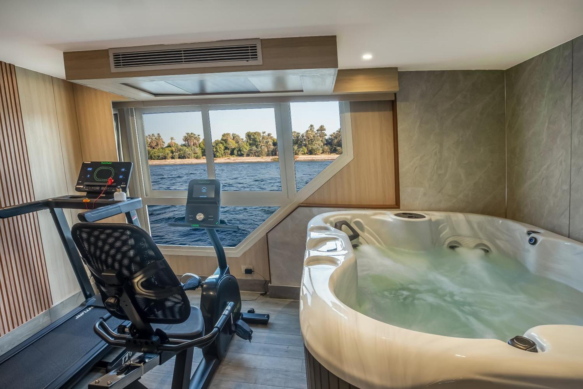 Renaissance Nile Cruise - Every Saturday From Luxor To Aswan For 4 Nights , And Every Wednesday From Aswan To Luxor For 3 Nights المظهر الخارجي الصورة